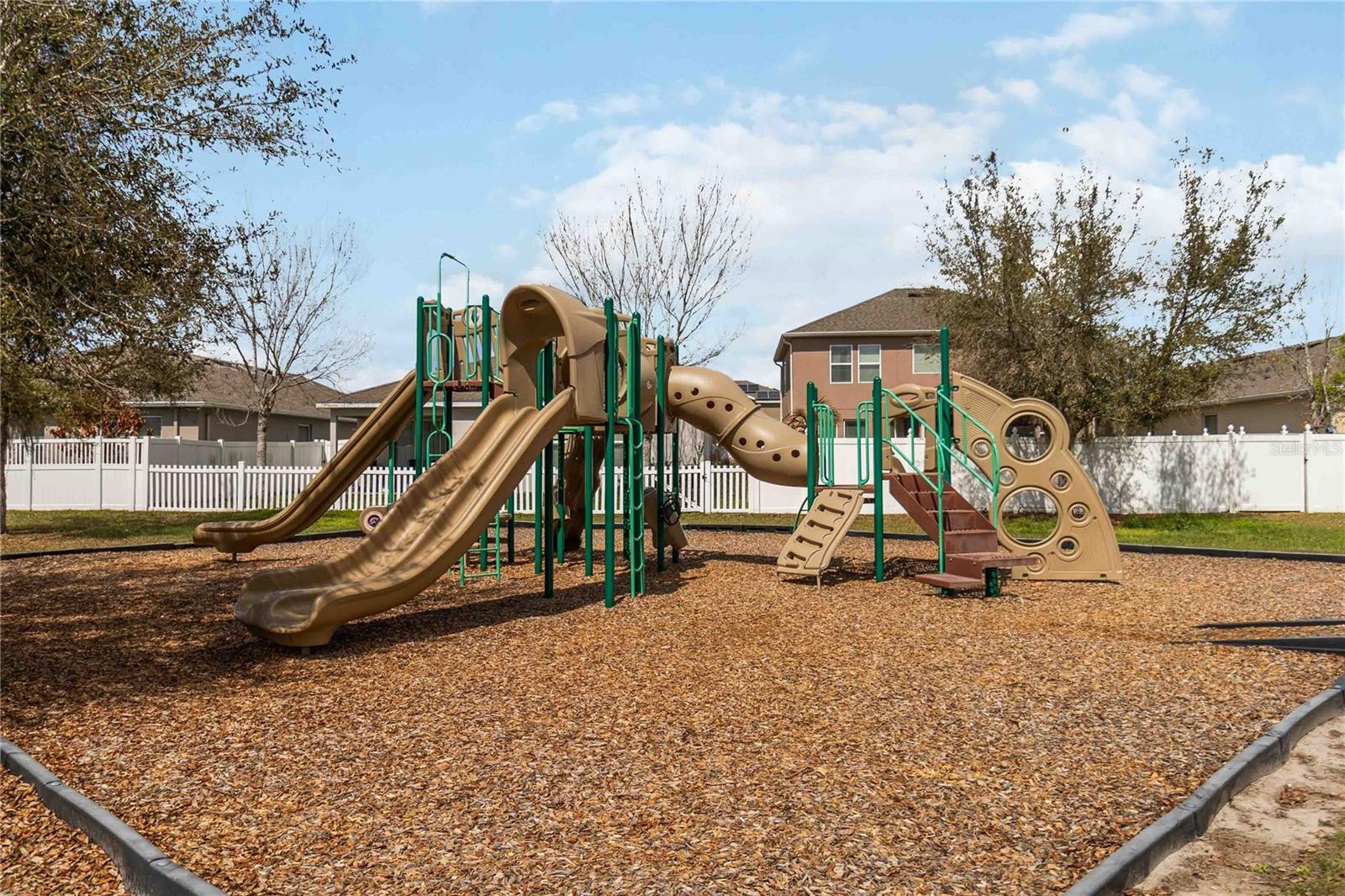 Image 33 of 53 For 1972 Beacon Landing Circle