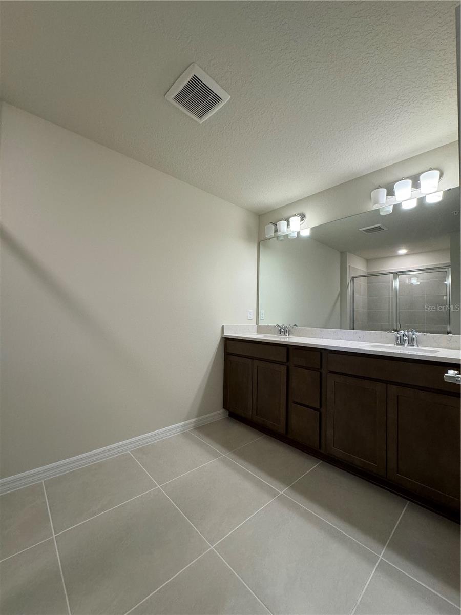 Image 11 of 22 For 105 Violet Vine Ln