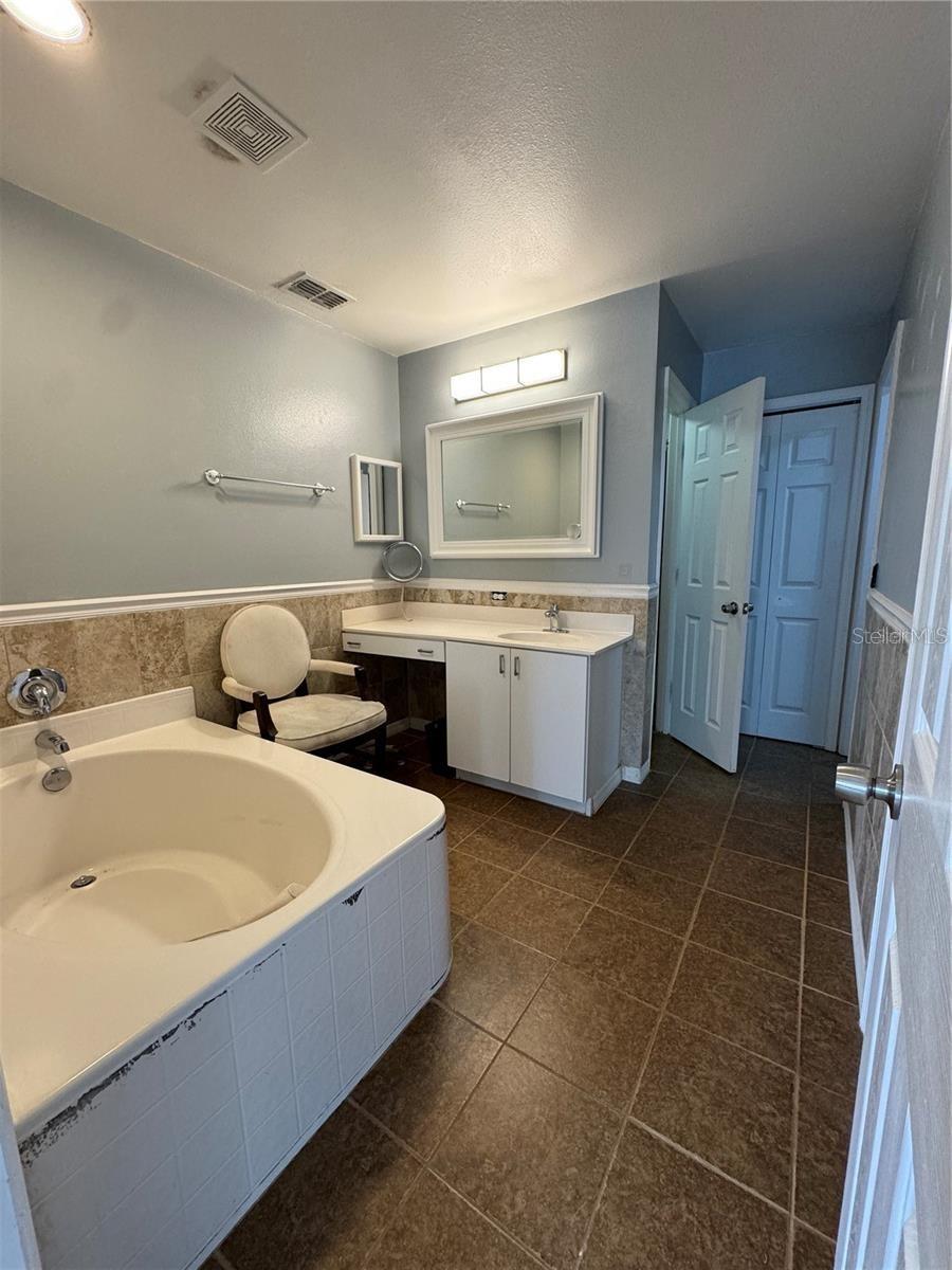 Image 16 of 40 For 604 Tamarin Lane