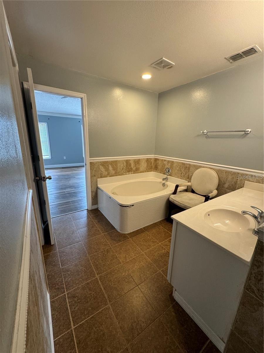 Image 17 of 40 For 604 Tamarin Lane