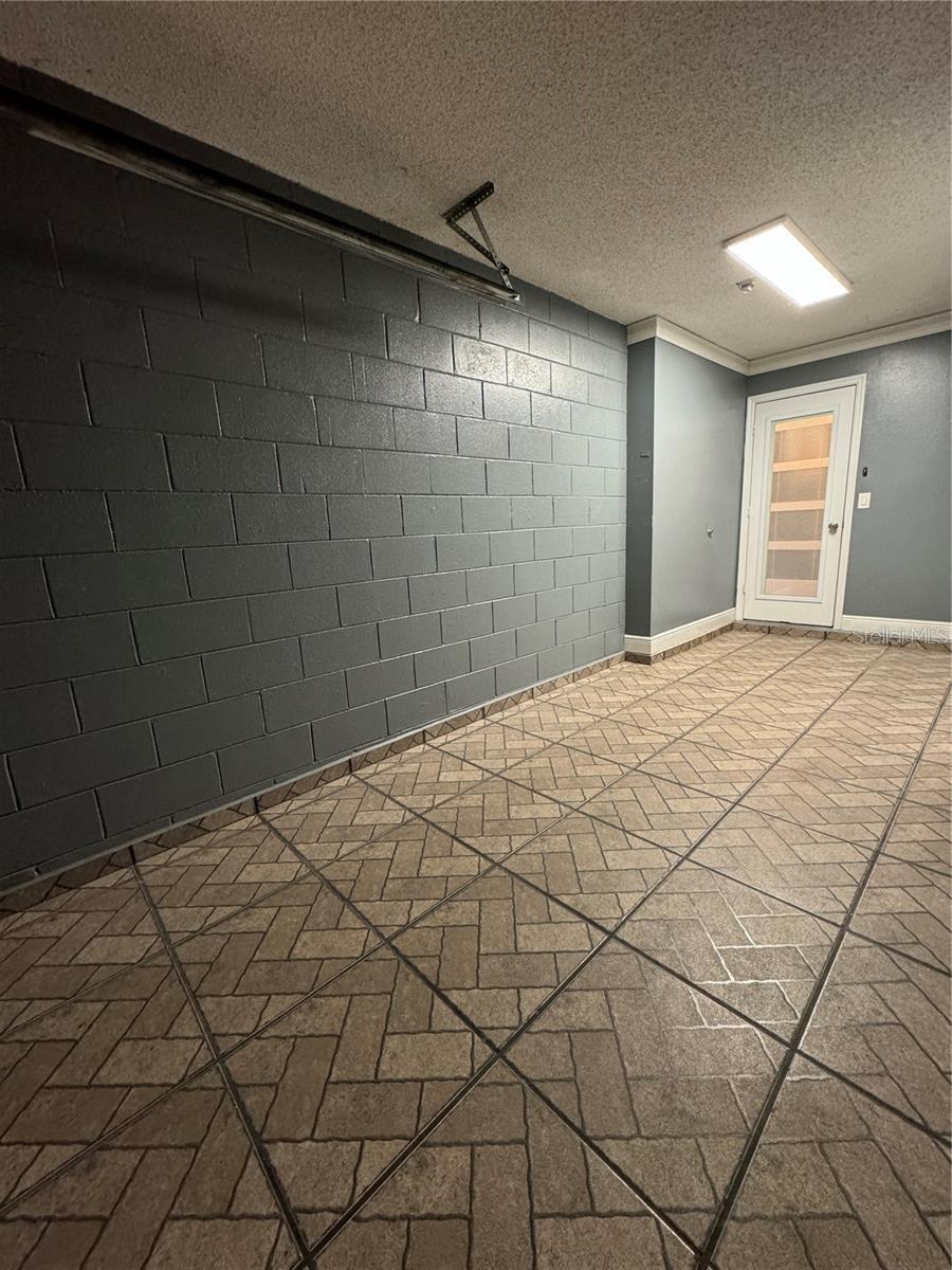 Image 32 of 40 For 604 Tamarin Lane