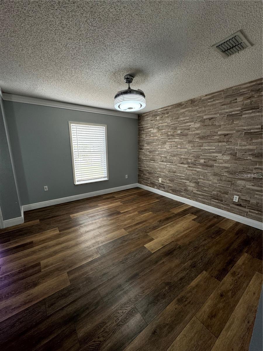 Image 5 of 40 For 604 Tamarin Lane