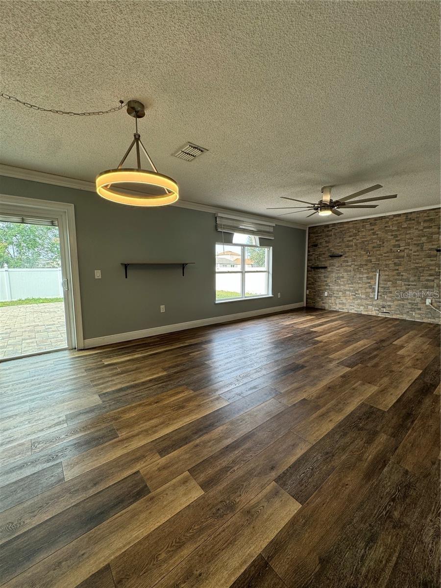 Image 7 of 40 For 604 Tamarin Lane