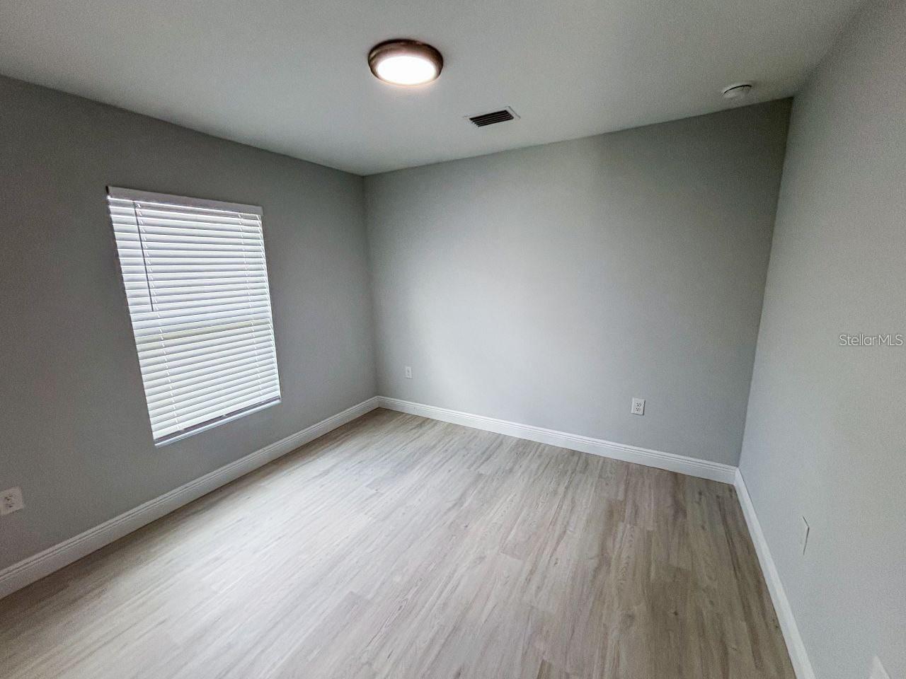 Image 4 of 6 For 10125 Amicola Street