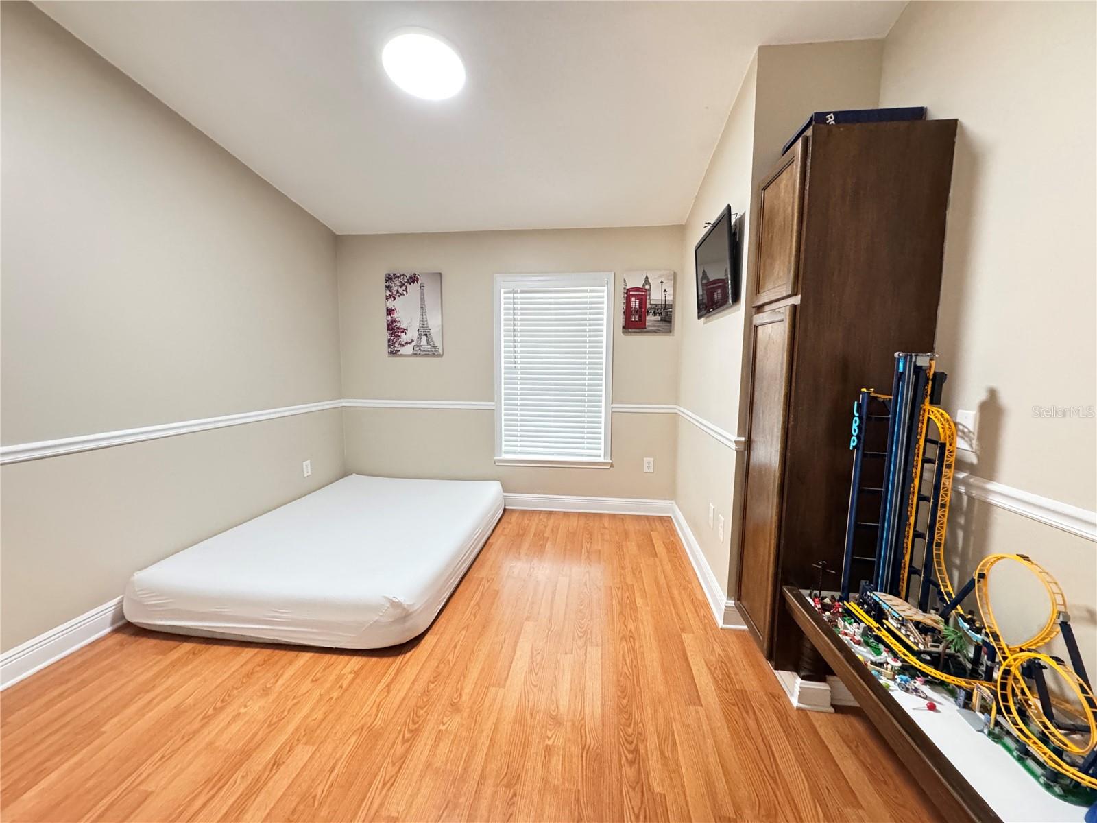 Image 17 of 24 For 220 Milford Street