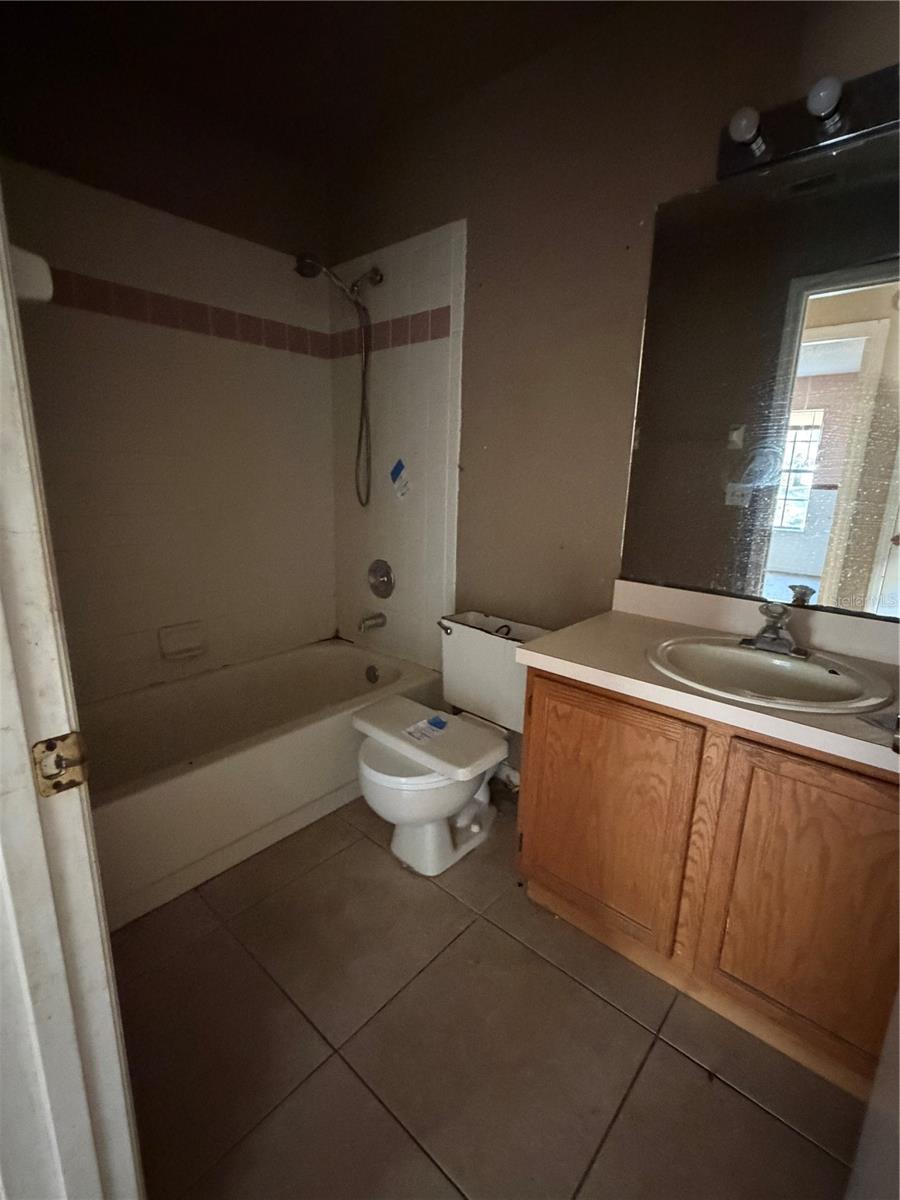 Image 14 of 18 For 925 Old Mail Lane