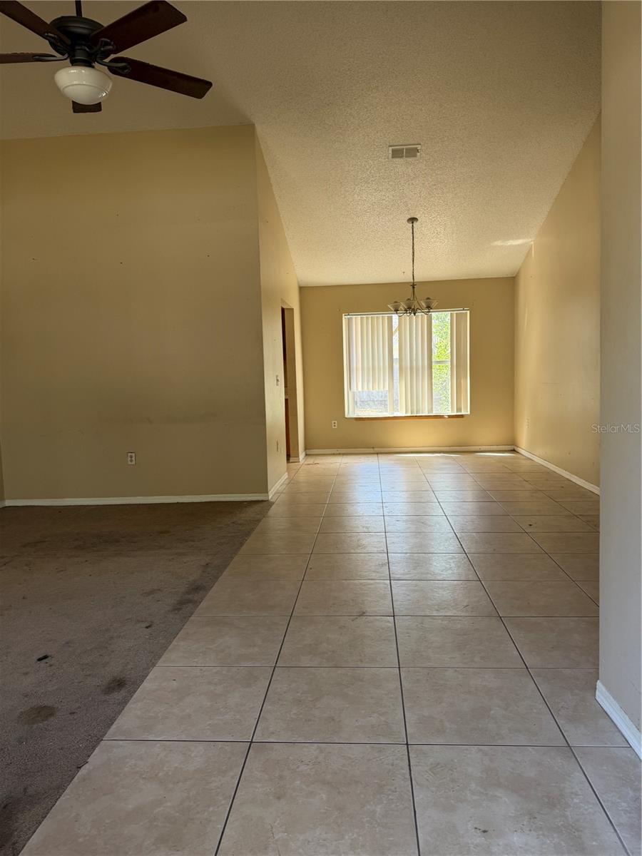 Image 2 of 18 For 925 Old Mail Lane