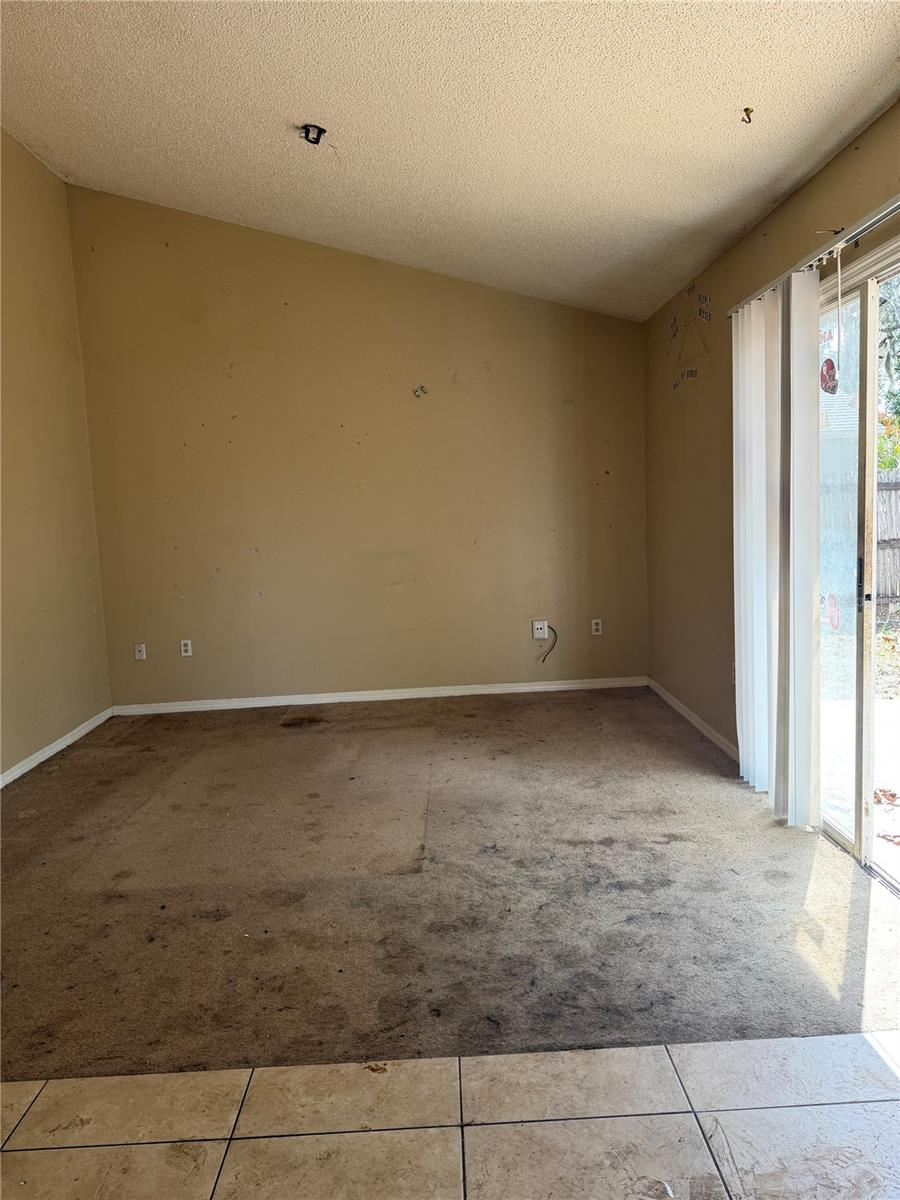 Image 3 of 18 For 925 Old Mail Lane