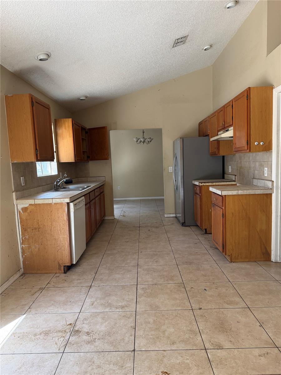 Image 4 of 18 For 925 Old Mail Lane