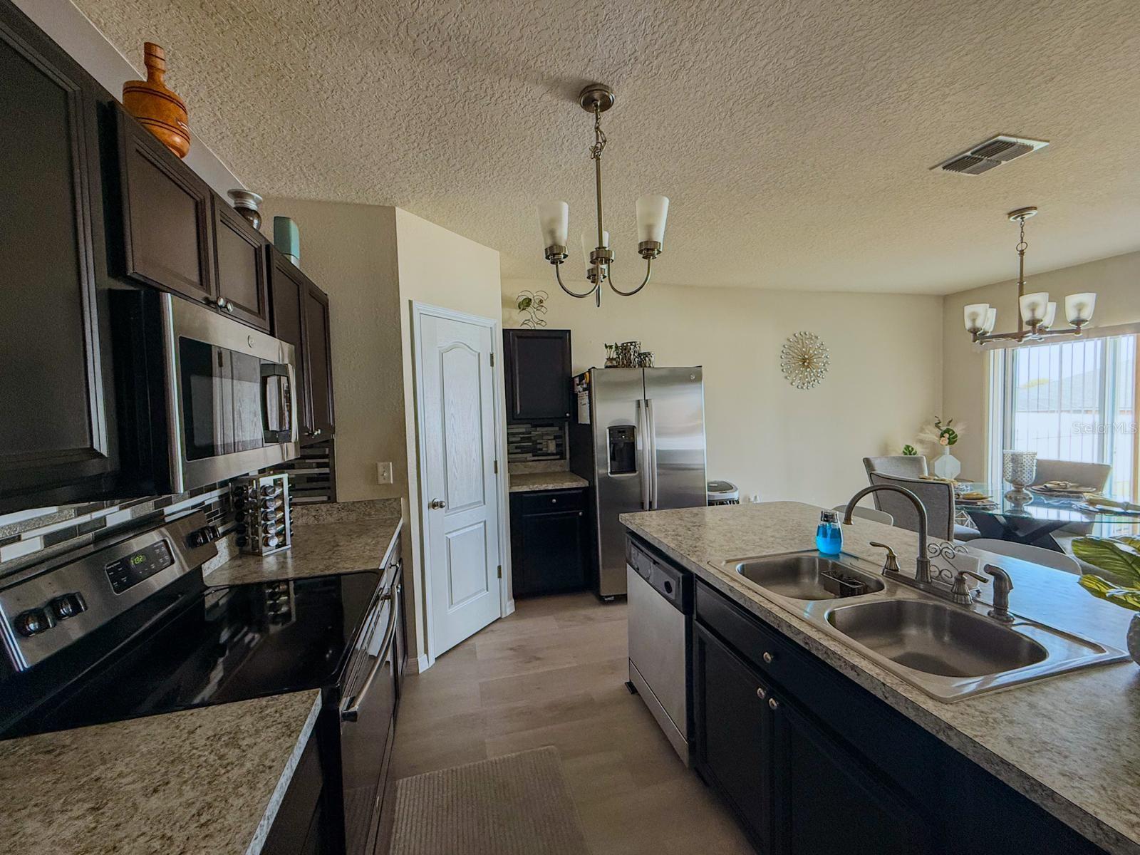 Image 19 of 35 For 188 Tanager Street