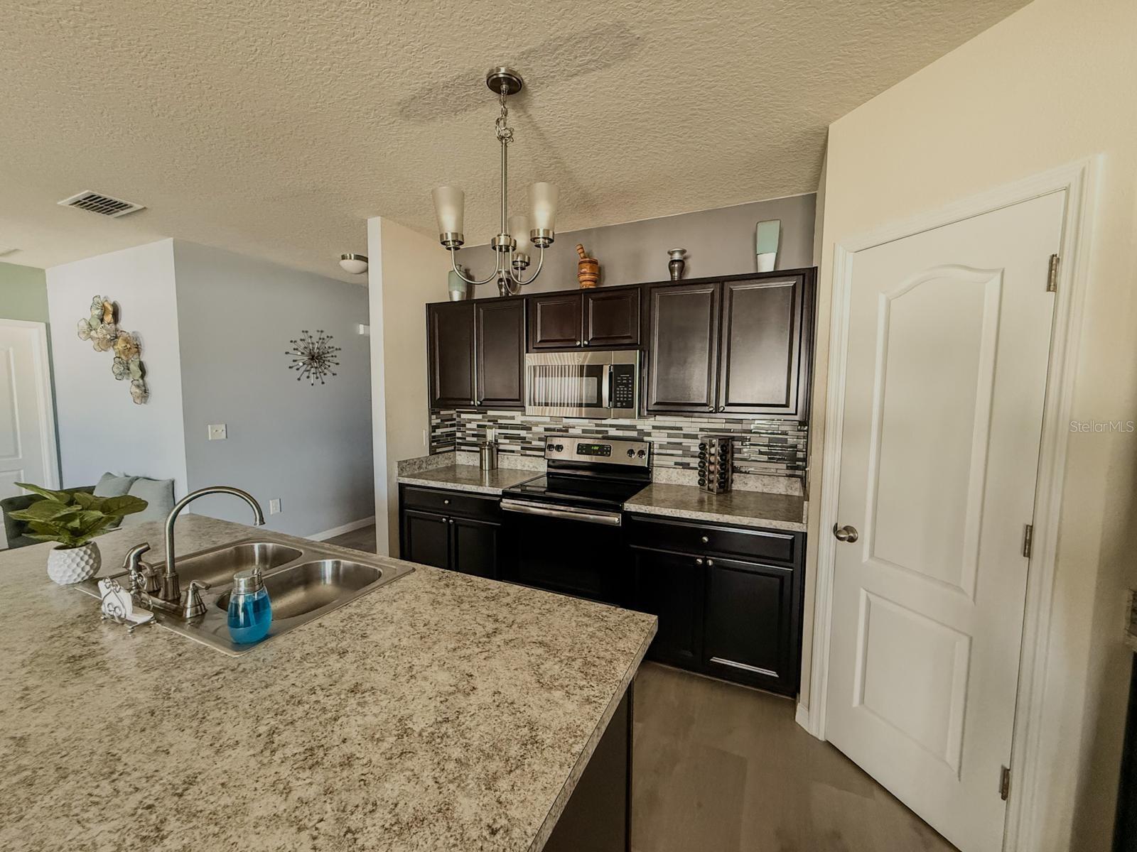 Image 22 of 35 For 188 Tanager Street