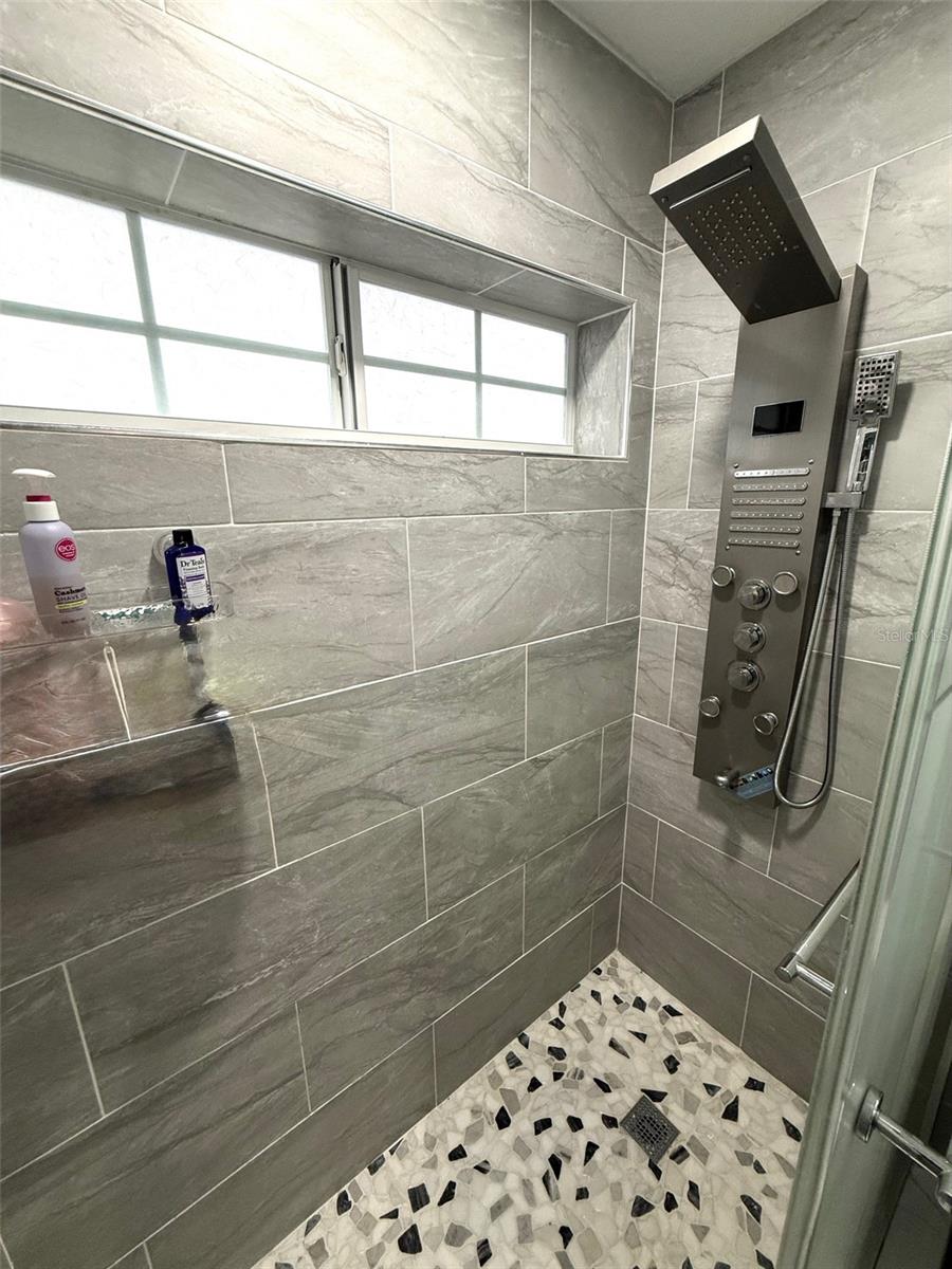 Image 20 of 42 For 2122 Winningway Streets