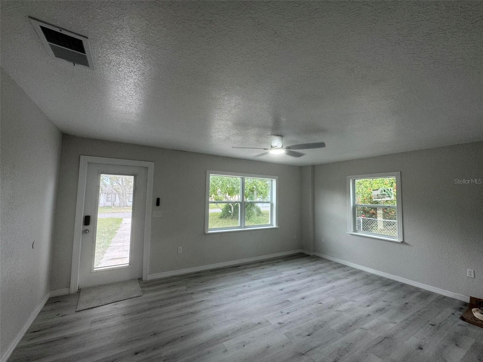 Image 6 of 12 For 2549 Olive Avenue