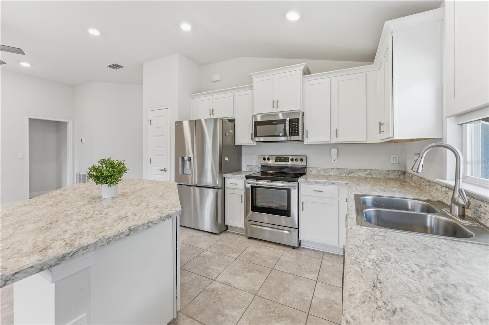 Image 6 of 38 For 111 Krenson Bay Loop