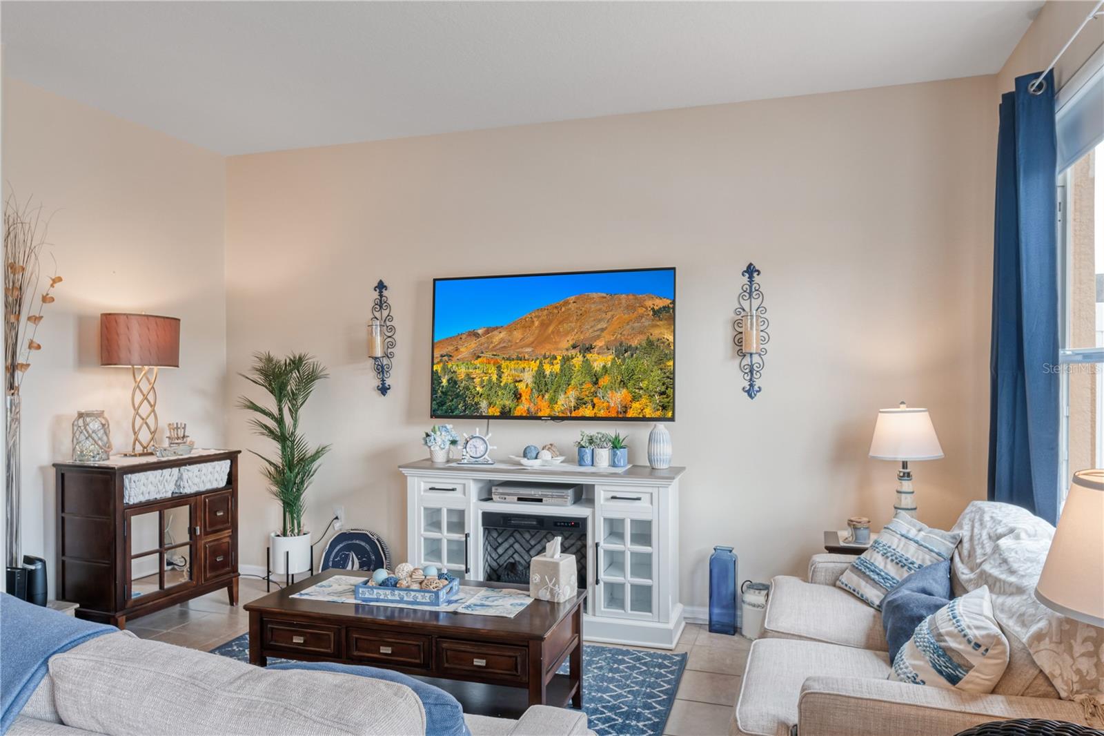 Image 11 of 36 For 4925 Poolside Drive