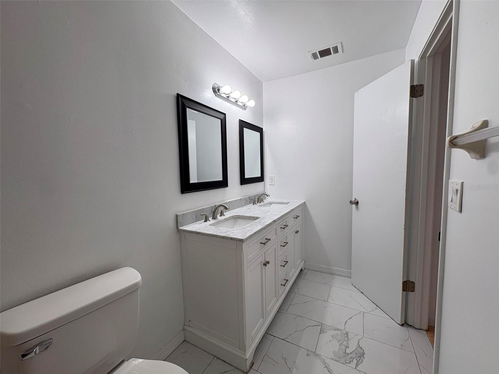 Image 11 of 22 For 1724 Foxhall Circle 1724