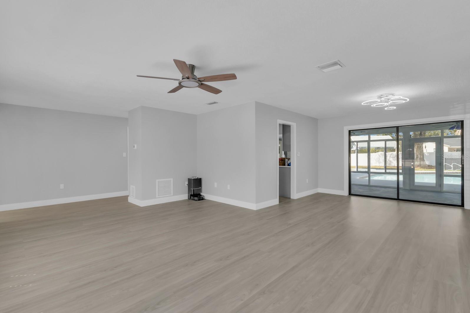 Image 11 of 50 For 1495 Skyline Drive