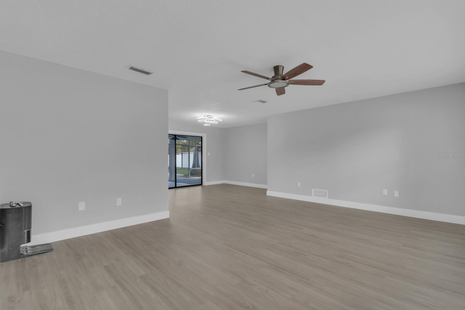 Image 9 of 50 For 1495 Skyline Drive