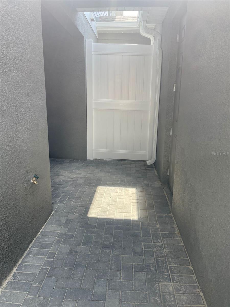 Image 12 of 19 For 1260 Stockwell Avenue