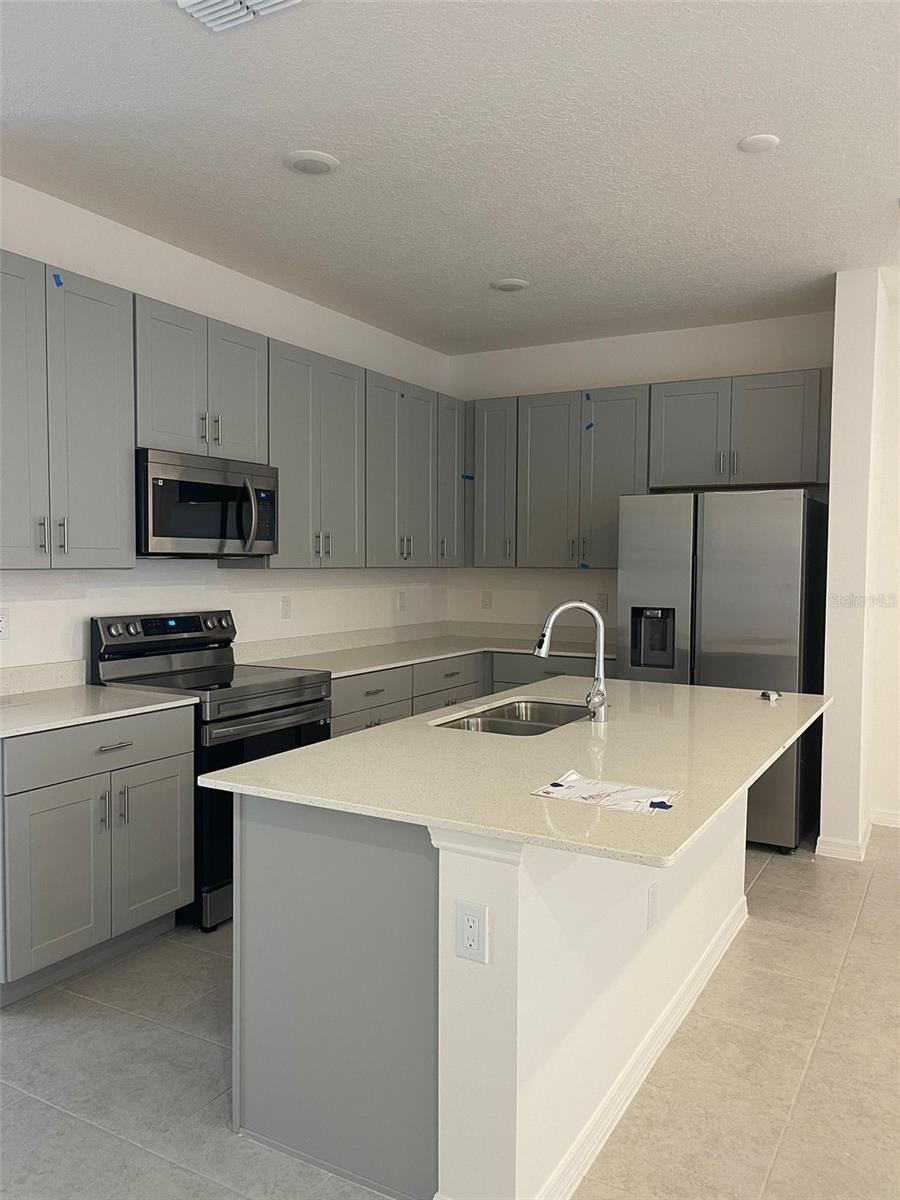 Image 16 of 19 For 1260 Stockwell Avenue