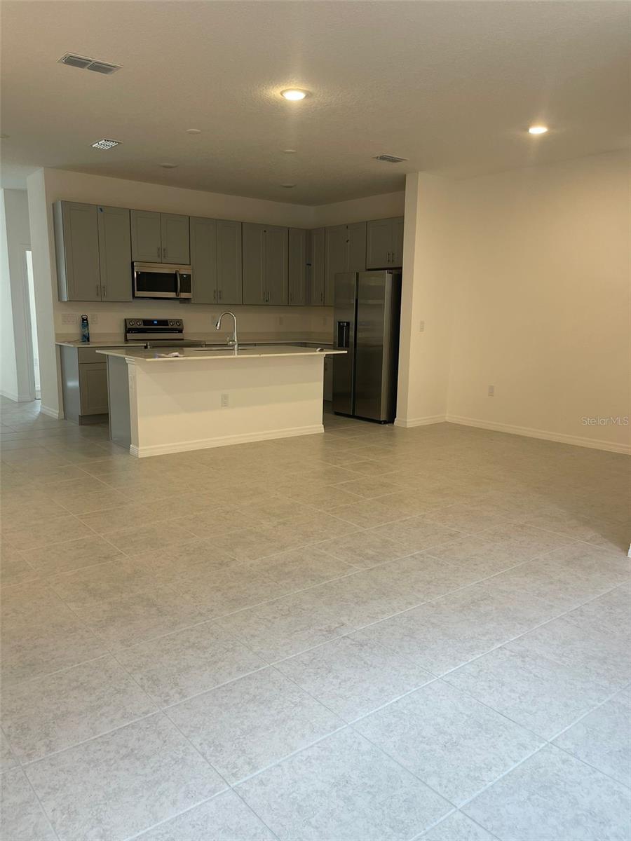 Image 3 of 19 For 1260 Stockwell Avenue