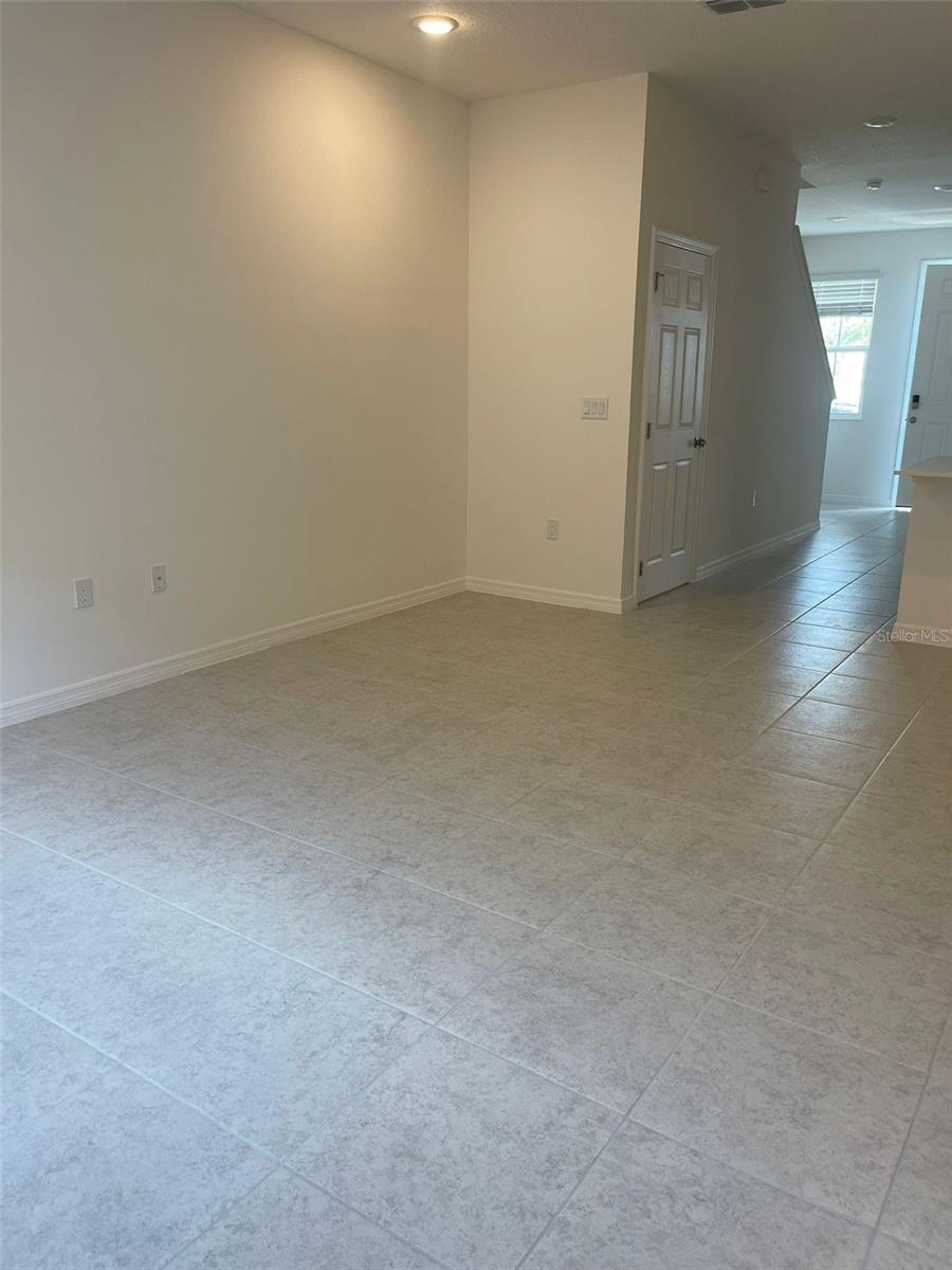 Image 4 of 19 For 1260 Stockwell Avenue