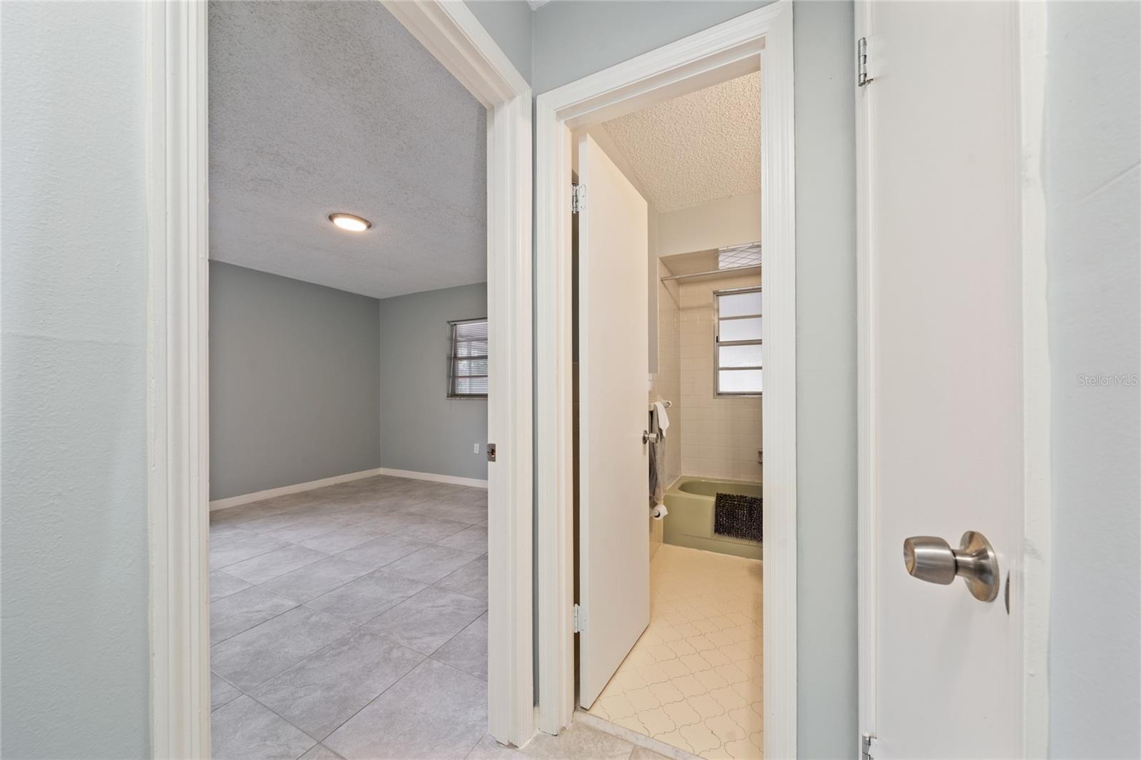 Image 10 of 24 For 4601 Navarre Avenue