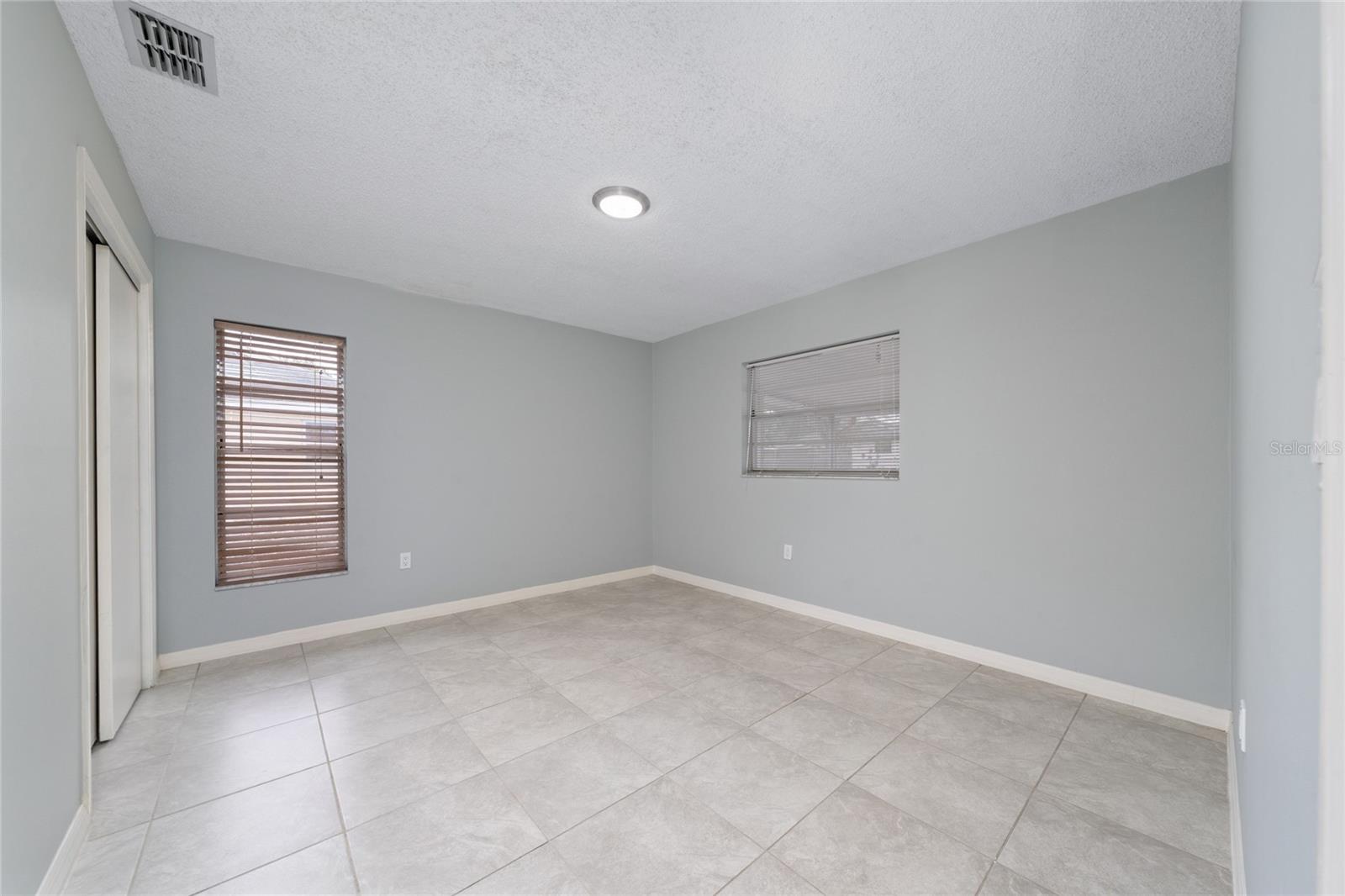 Image 11 of 24 For 4601 Navarre Avenue