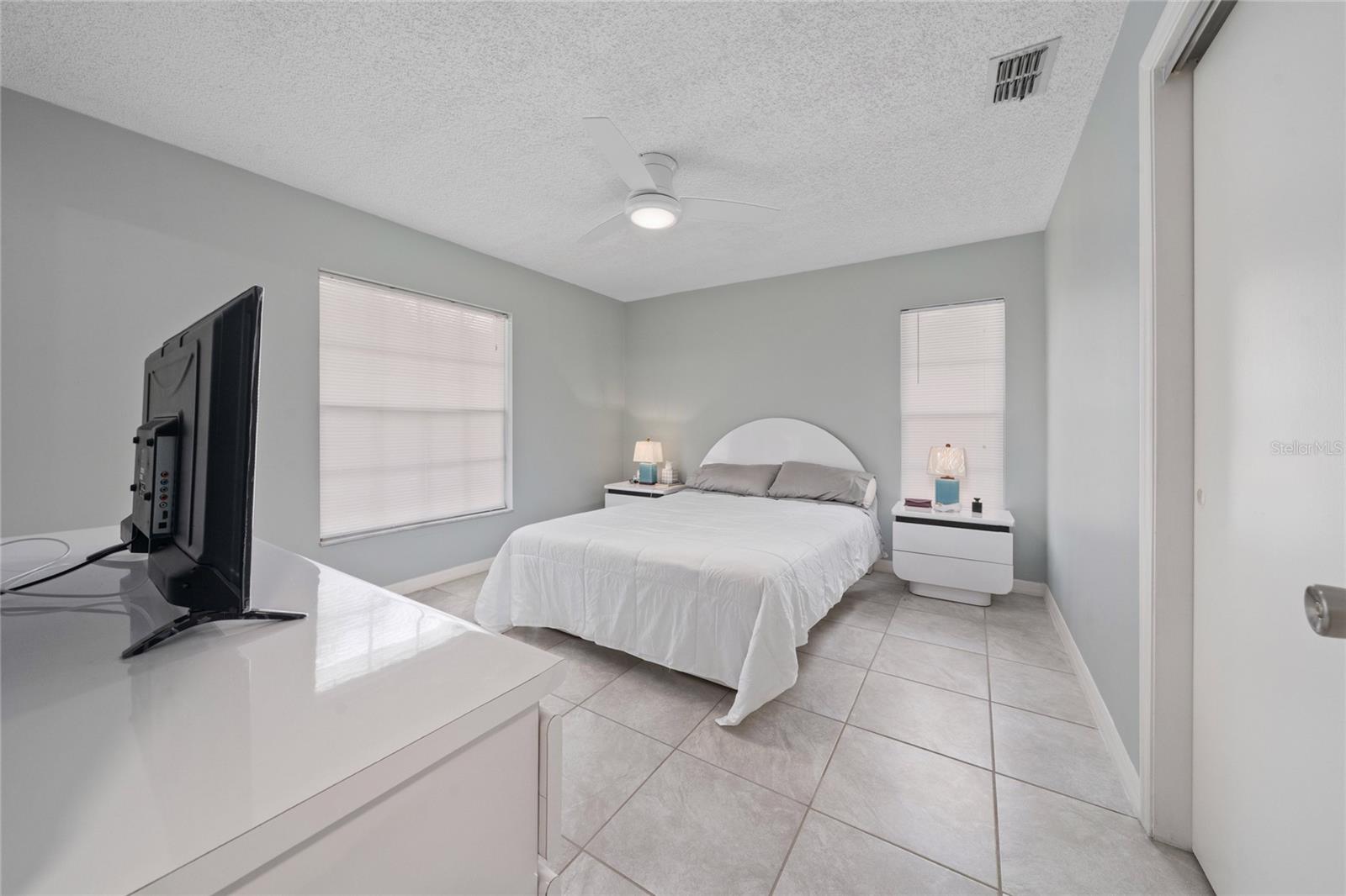 Image 16 of 24 For 4601 Navarre Avenue