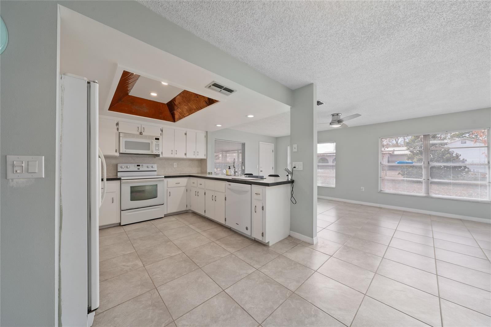 Image 5 of 24 For 4601 Navarre Avenue