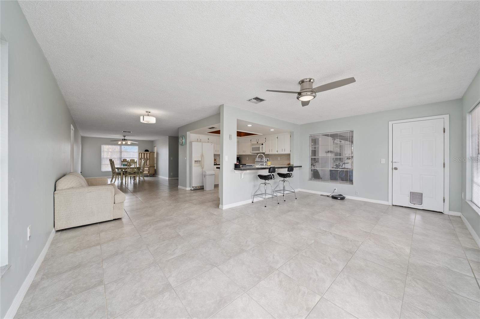 Image 9 of 24 For 4601 Navarre Avenue