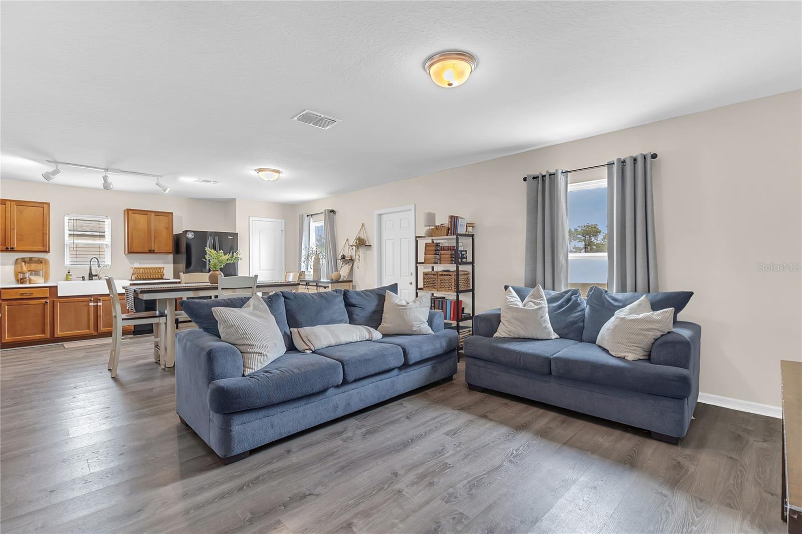 Image 5 of 34 For 313 Aster Court