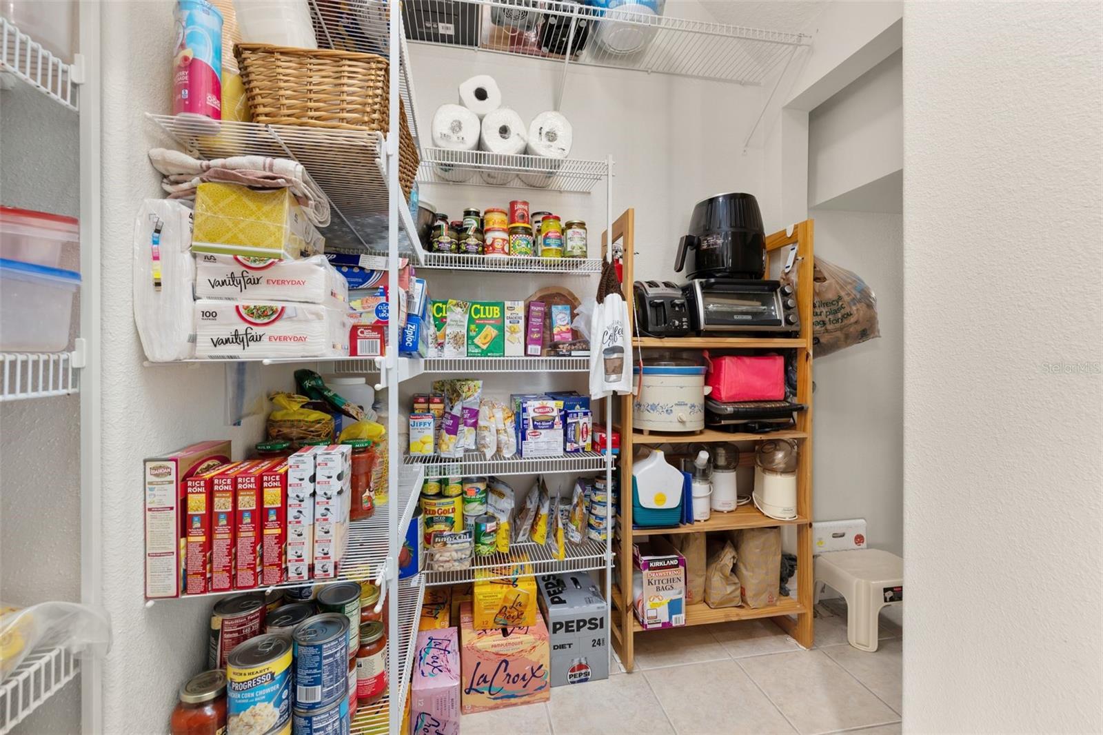 Image 24 of 99 For 2631 Captains Court