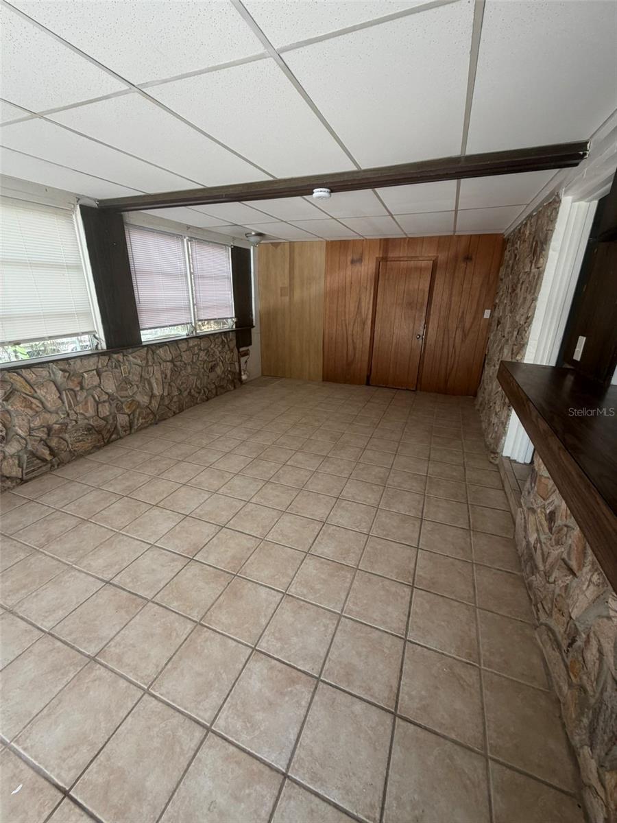 Image 10 of 33 For 719 Martin Street