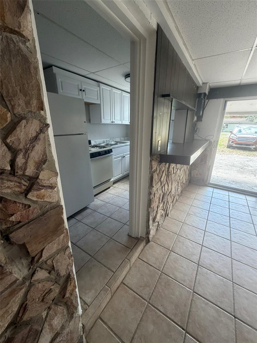 Image 11 of 33 For 719 Martin Street