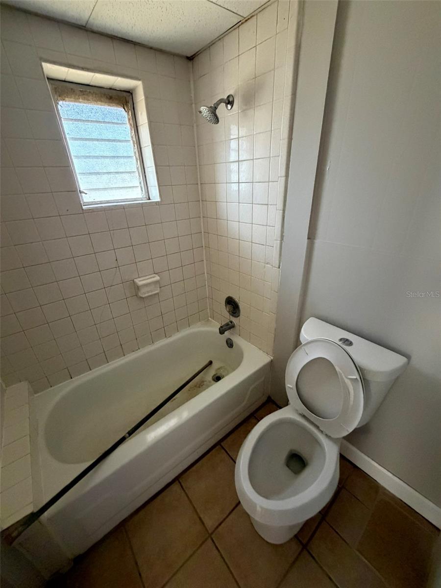 Image 22 of 33 For 719 Martin Street