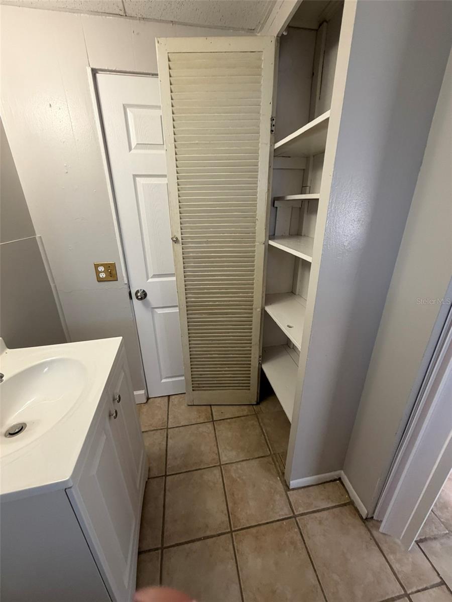 Image 23 of 33 For 719 Martin Street