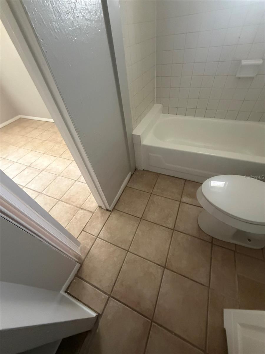 Image 26 of 33 For 719 Martin Street