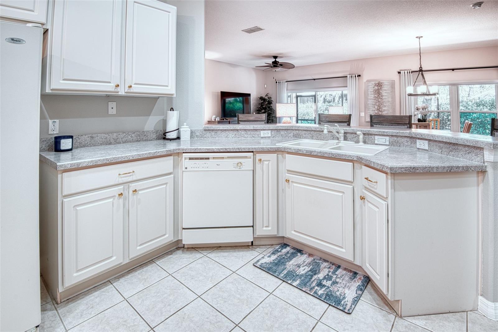 Image 16 of 43 For 93 Oak Leaf Drive