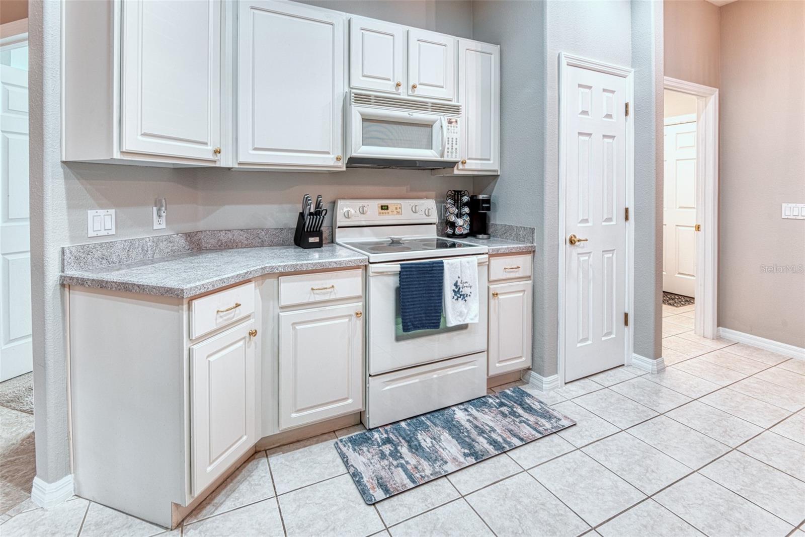 Image 18 of 43 For 93 Oak Leaf Drive