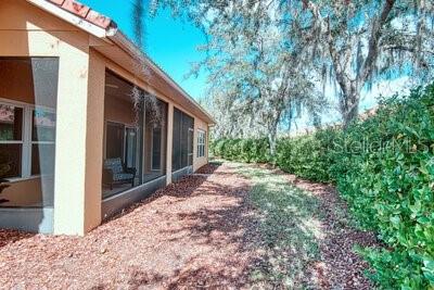 Image 40 of 43 For 93 Oak Leaf Drive