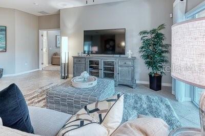 Image 9 of 43 For 93 Oak Leaf Drive