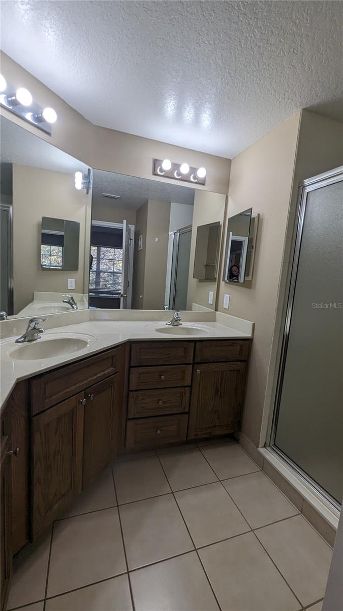 Image 18 of 24 For 10166 Regent Park Drive 10166