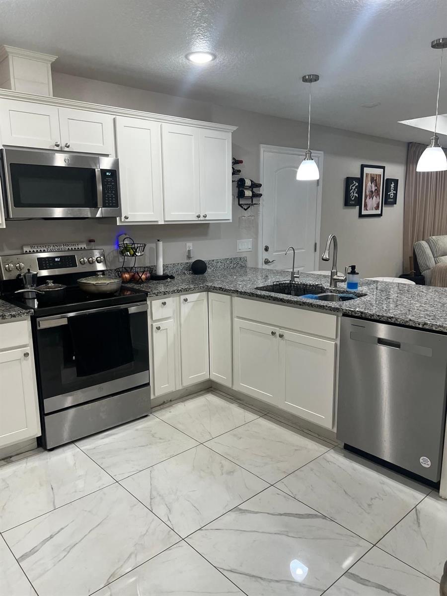 Image 37 of 45 For 2923 Stewart Street