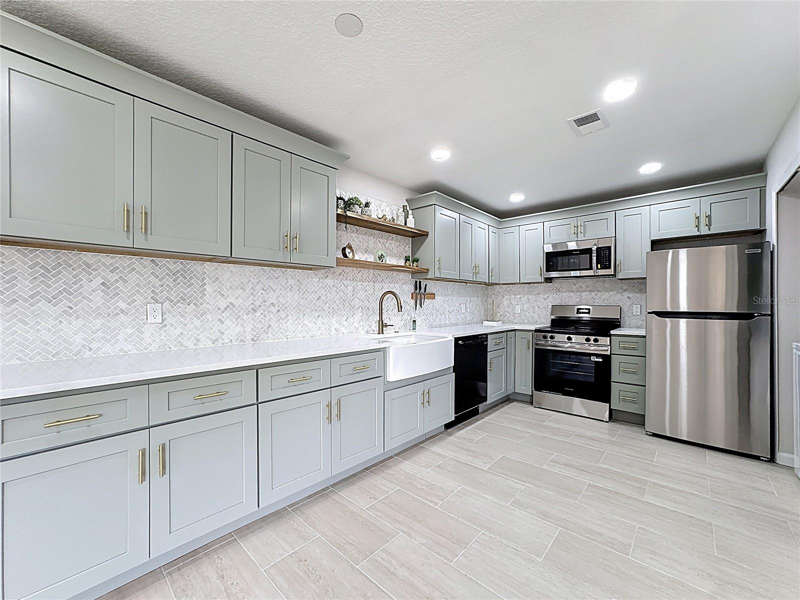 Image 10 of 37 For 122 Windtree Lane O-204