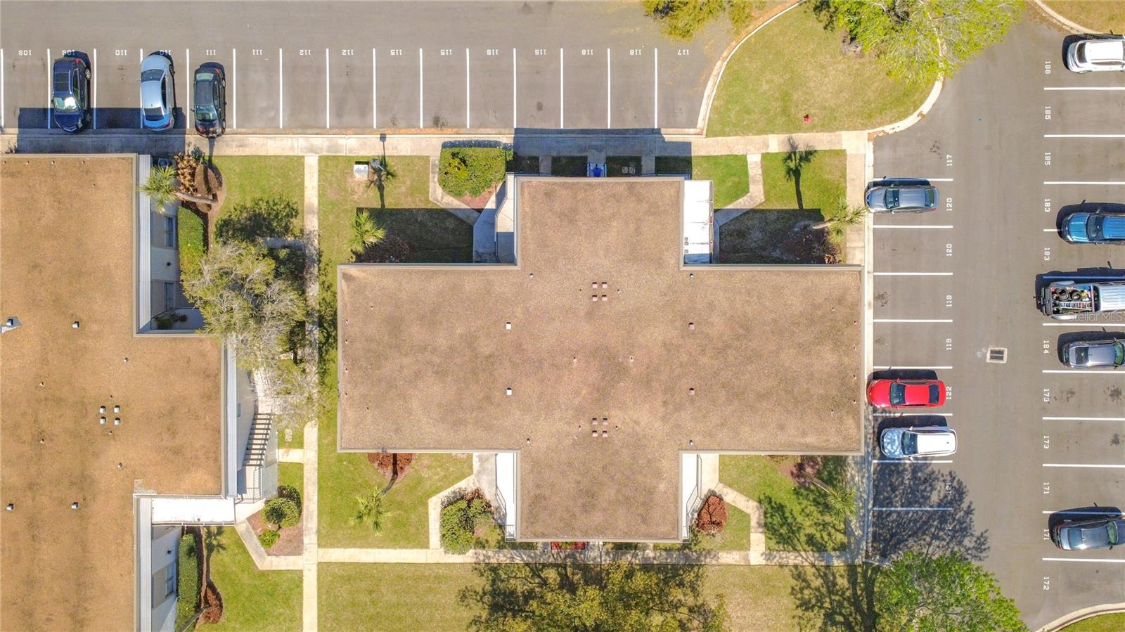 Image 31 of 37 For 122 Windtree Lane O-204