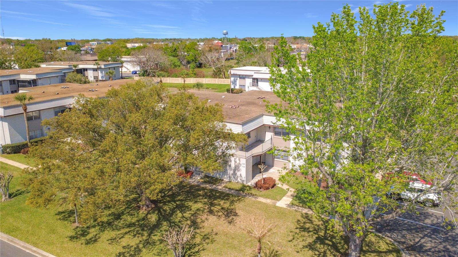 Image 33 of 37 For 122 Windtree Lane O-204