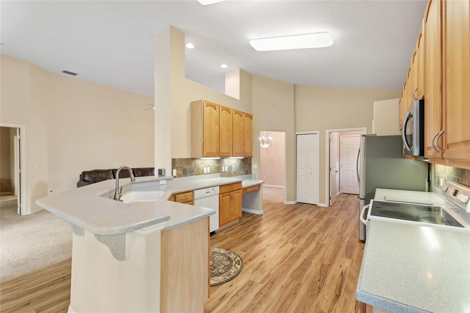 Image 18 of 55 For 832 Cunningham Dr