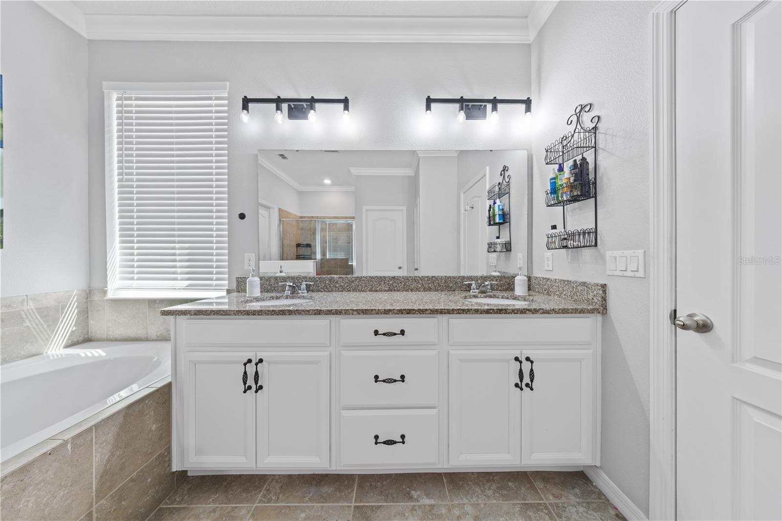 Image 14 of 61 For 2414 Hastings Boulevard