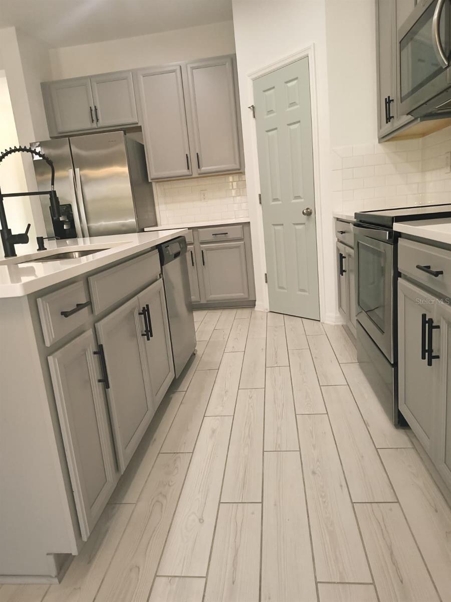 Image 8 of 16 For 3031 Sanderling Street